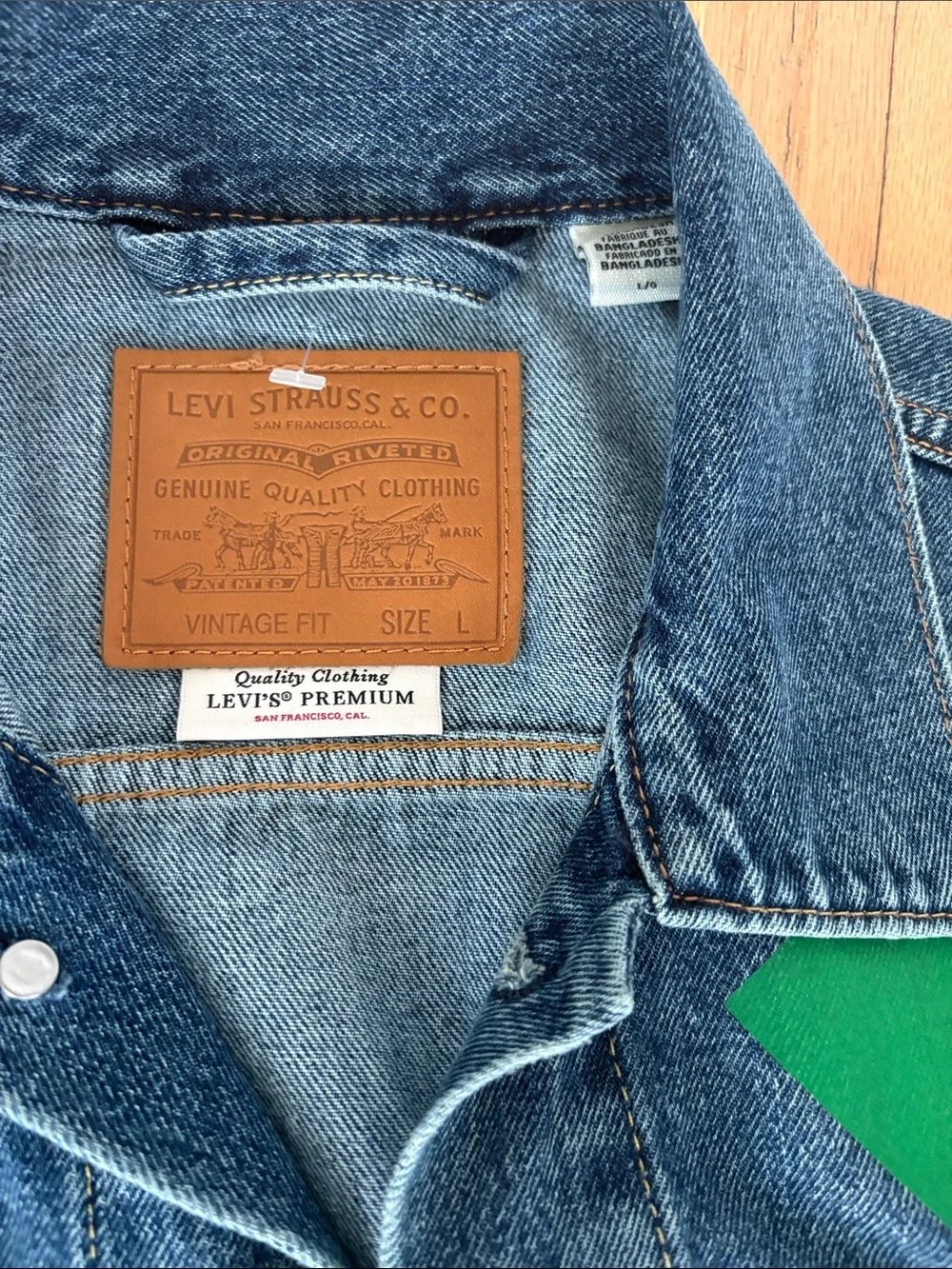 Levi's Blue Denim Trucker Jacket SIZE L - Picture 2 of 6